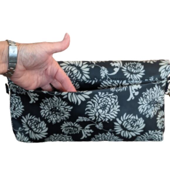 Petunia Pickle Bottom Change It Up Bag Clutch Purse - Picture 5 of 6